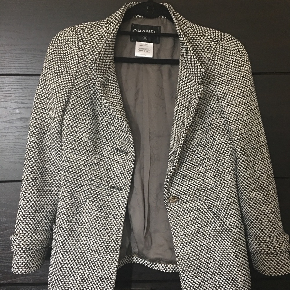 Authentic Chanel tweed blazer jacket, US 0-2